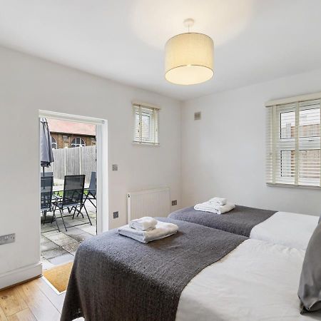 Apartamento Two Bed Flat In Bush Hill Park Enfield Exterior foto