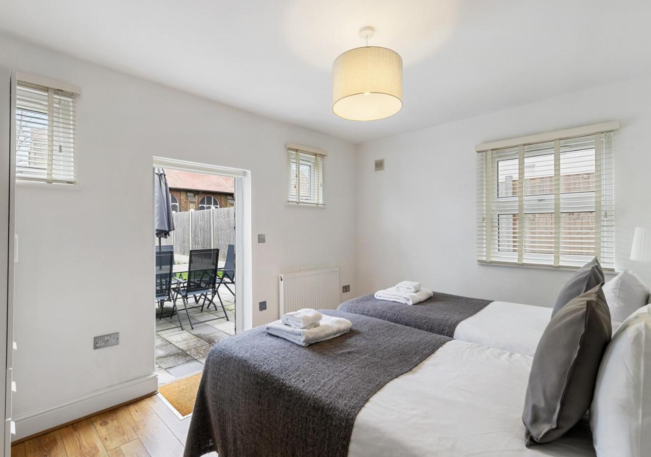 Apartamento Two Bed Flat In Bush Hill Park Enfield Exterior foto