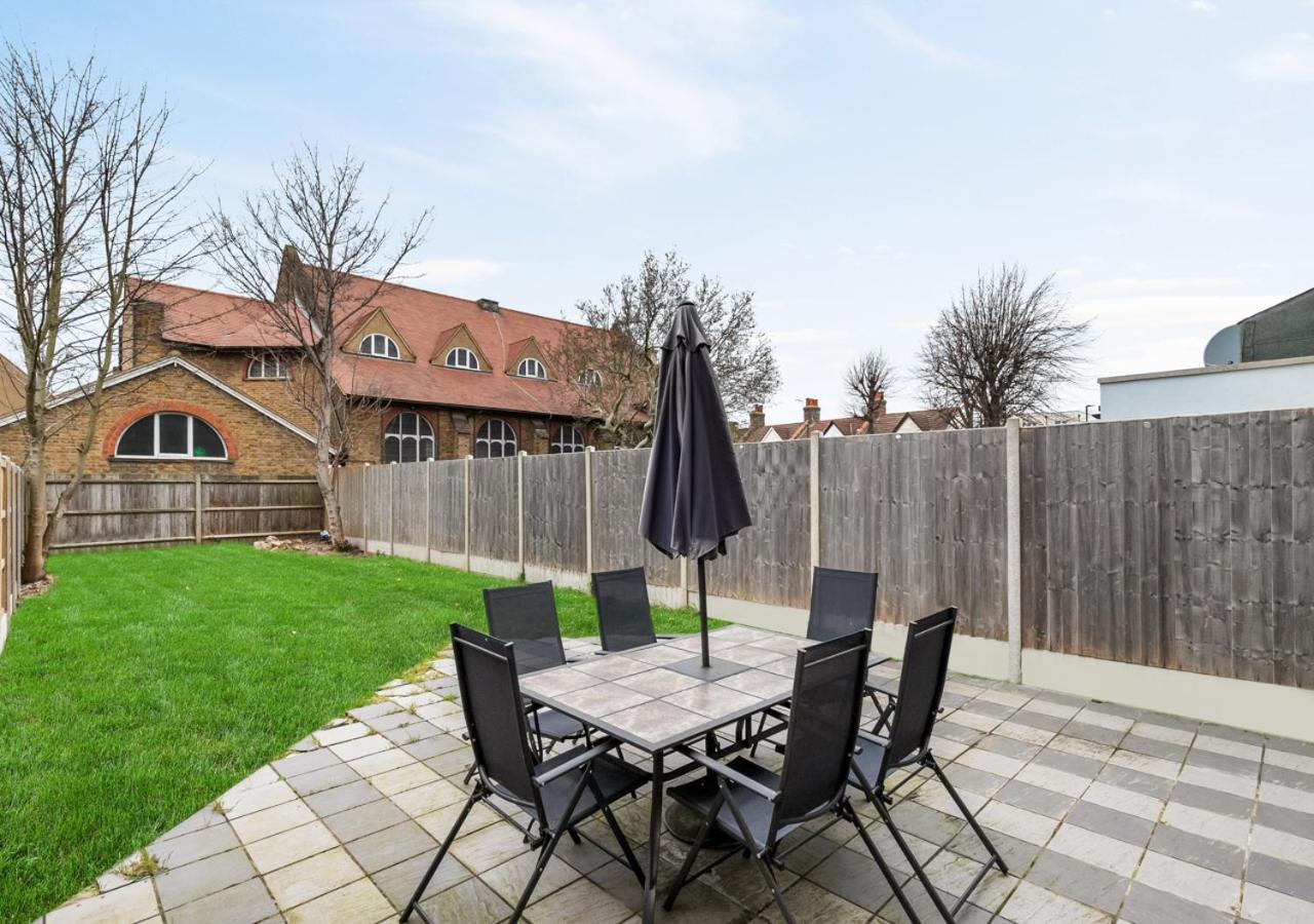 Apartamento Two Bed Flat In Bush Hill Park Enfield Exterior foto