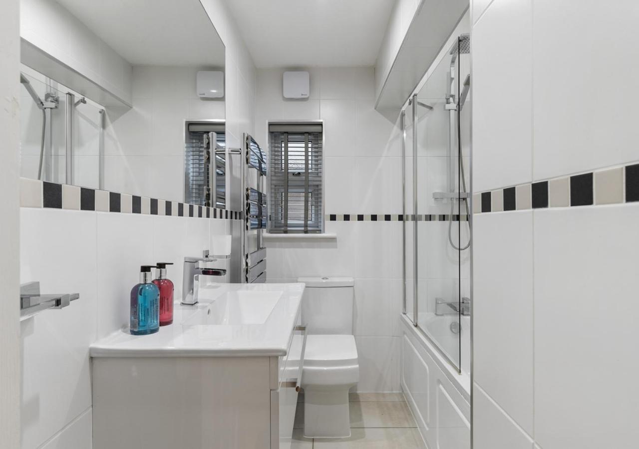 Apartamento Two Bed Flat In Bush Hill Park Enfield Exterior foto