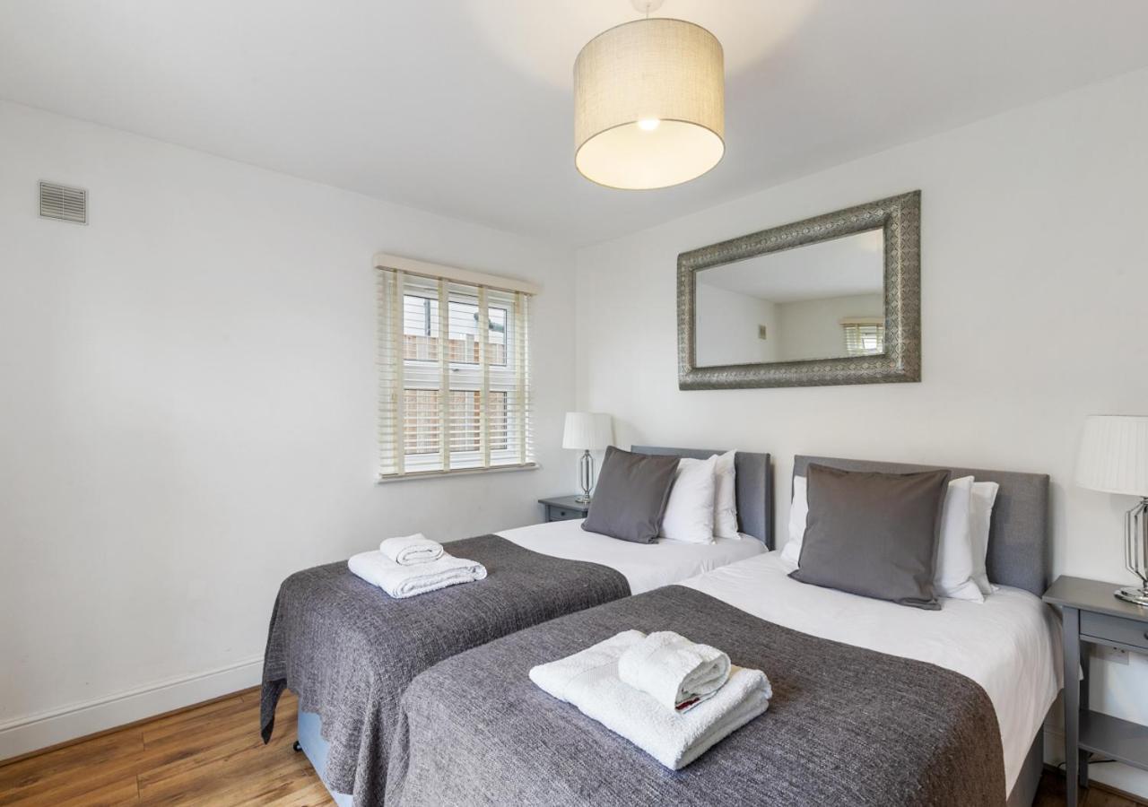 Apartamento Two Bed Flat In Bush Hill Park Enfield Exterior foto