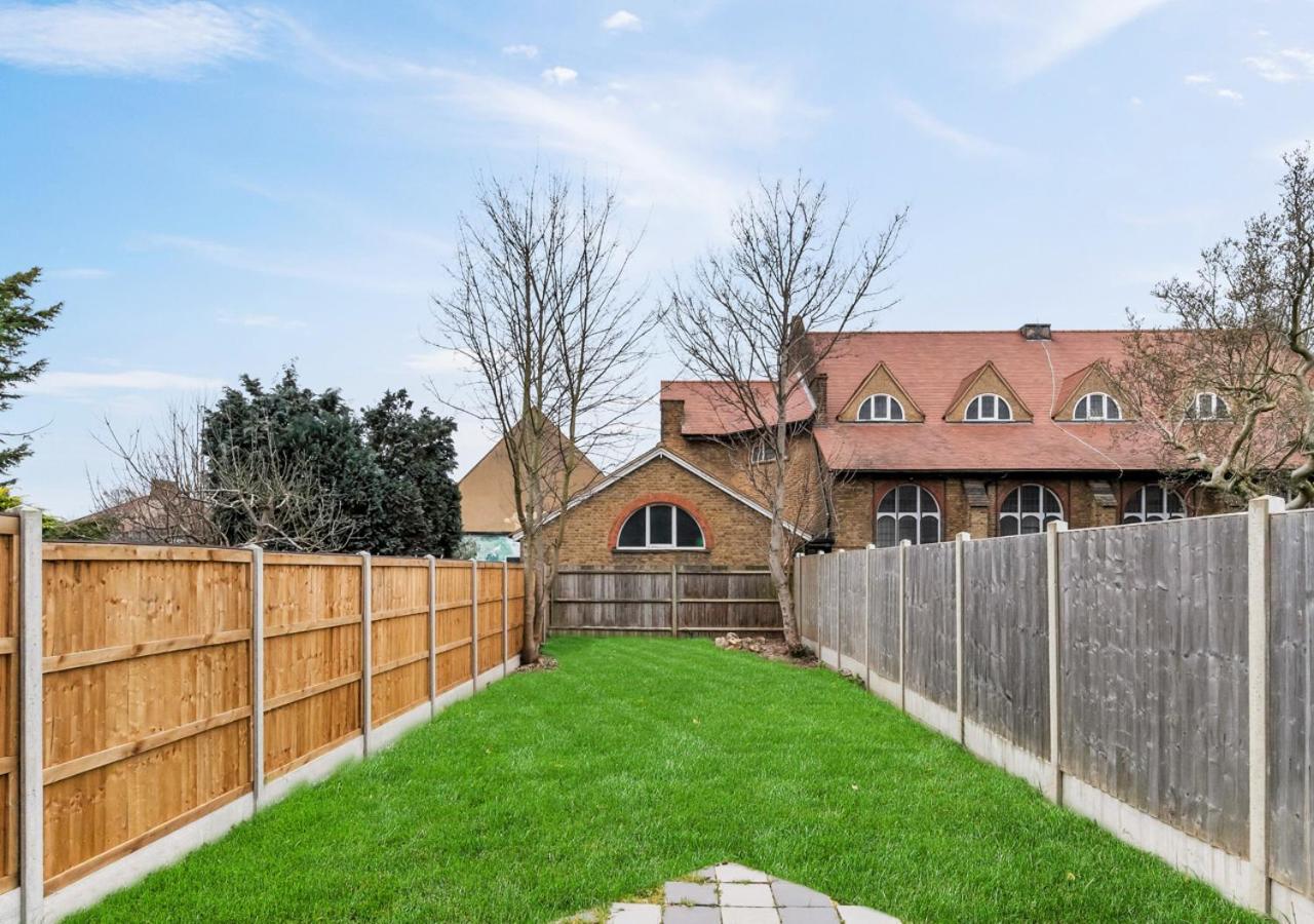 Apartamento Two Bed Flat In Bush Hill Park Enfield Exterior foto