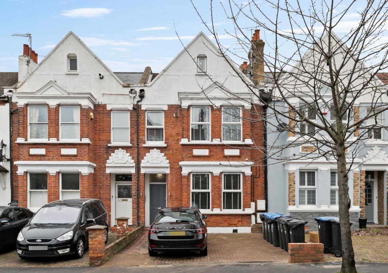 Apartamento Two Bed Flat In Bush Hill Park Enfield Exterior foto