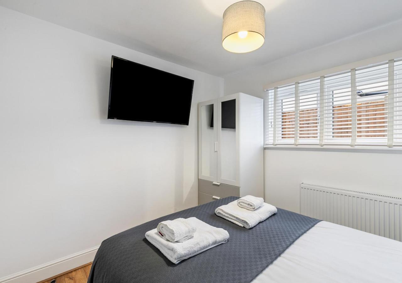 Apartamento Two Bed Flat In Bush Hill Park Enfield Exterior foto