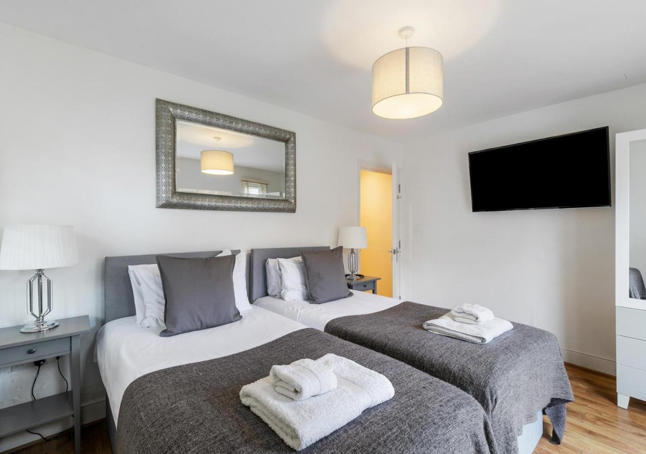 Apartamento Two Bed Flat In Bush Hill Park Enfield Exterior foto